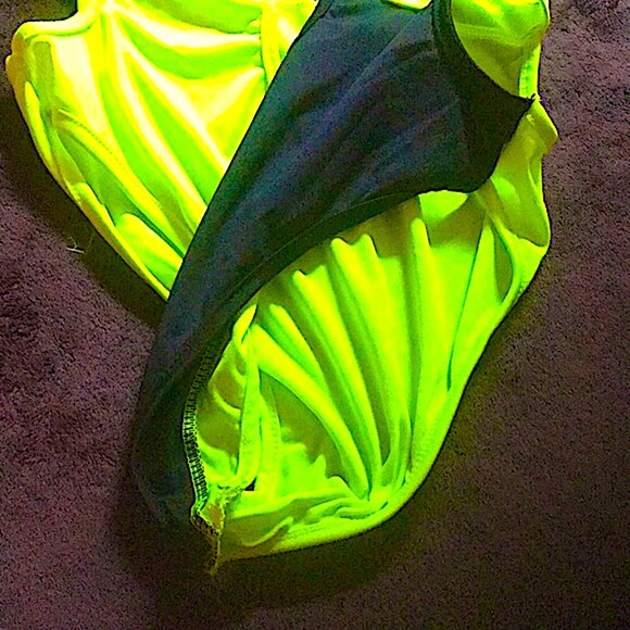 COPY - CAPTIVATING & Playful Swimsuit 🔥 - Picture 8 of 8